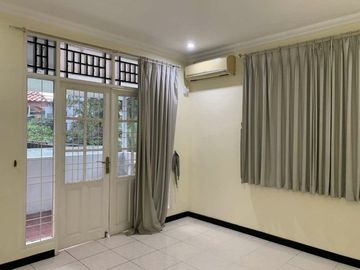 Rumah 6 Kamar Tidur di Sektor 9 Maleo Bintaro 5196.