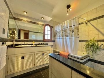 Chalet 5 ambientes en Los Troncos