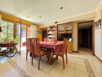 Chalet 5 ambientes en Los Troncos