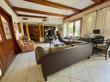 Chalet 5 ambientes en Los Troncos