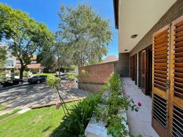 Chalet 5 ambientes en Los Troncos