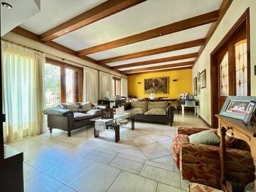 Chalet 5 ambientes en Los Troncos