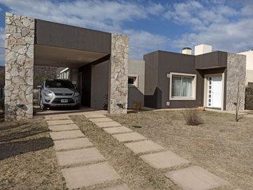 VENTA DE CASA EN Juana Koslay