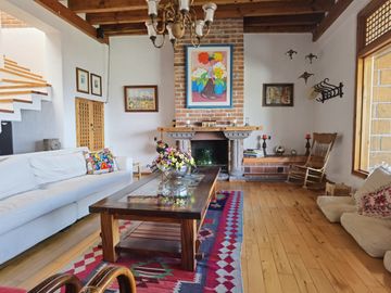 CASA EN VENTA CON EXCELENTE VISTA AL LAGO