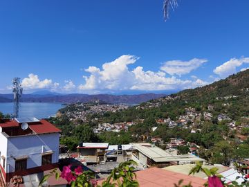 CASA EN VENTA CON EXCELENTE VISTA AL LAGO