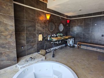 CASA EN VENTA CON EXCELENTE VISTA AL LAGO