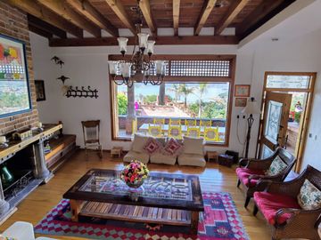 CASA EN VENTA CON EXCELENTE VISTA AL LAGO