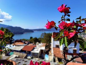 CASA EN VENTA CON EXCELENTE VISTA AL LAGO