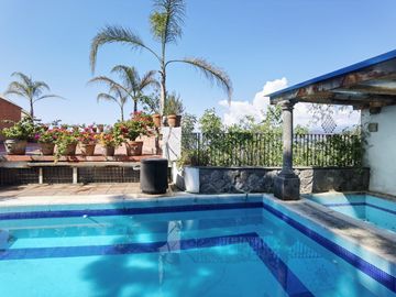 CASA EN VENTA CON EXCELENTE VISTA AL LAGO