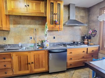 CASA EN VENTA CON EXCELENTE VISTA AL LAGO
