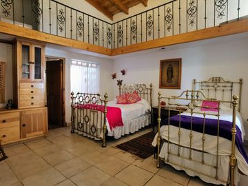 CASA EN VENTA CON EXCELENTE VISTA AL LAGO
