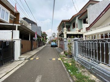 DI JUAL RUMAH DI JL. GRINTING KEBAYORAN BARU JAKARTA SELATAN