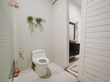 DIJUAL RUMAH DEKAT LAPANGAN RENON
