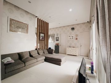 DIJUAL RUMAH DEKAT LAPANGAN RENON