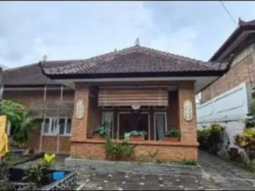 Bangunan Komersial di Jalan Dharmawangsa Tabanan Bali