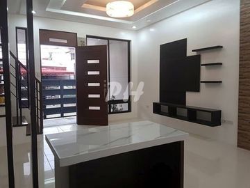Elegant Townhouse in Para&ntilde;aque City near Medical Center Paranaque PH971