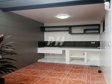 Elegant Townhouse in Para&ntilde;aque City near Medical Center Paranaque PH971