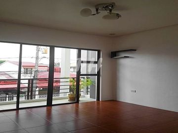 Elegant Townhouse in Para&ntilde;aque City near Medical Center Paranaque PH971