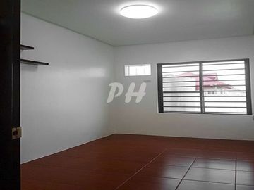 Elegant Townhouse in Para&ntilde;aque City near Medical Center Paranaque PH971