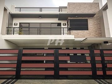Elegant Townhouse in Para&ntilde;aque City near Medical Center Paranaque PH971