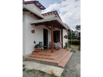 SE VENDE HERMOSA CASA  CAMPESTRE EN CONJUNTO CERRADO EN CIRCASIA