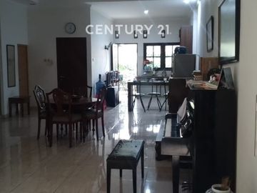 Dijual Rumah Berikut Tanah Kosong Bonus Kontrakan