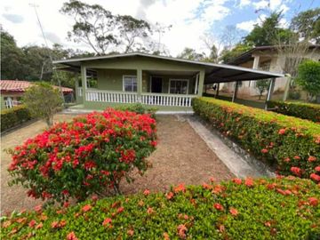 VENTA CASA CON AMPLIO JARDIN, 2 REC, 1B, EN SECTOR LA CHORRERA