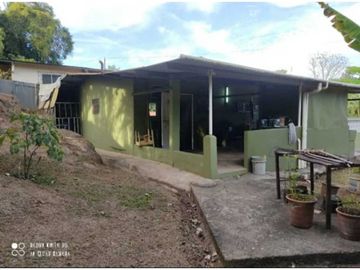 VENTA CASA CON AMPLIO JARDIN, 2 REC, 1B, EN SECTOR LA CHORRERA