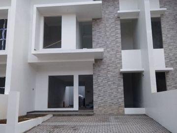 Rumah dijual siap huni ready stock konsep ala villa mewah cantik di Pusat kota Cisaranten Arcamanik