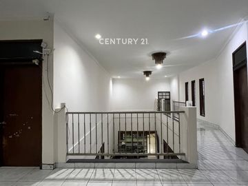 Rumah Mainroad 2LT Strategis Di Wastukencana Tamansari Bandung