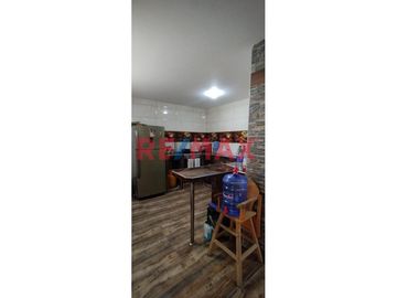 Casa en Venta en Condominio cerrado en plena Vía de evitamiento ,frente al Colegio de Ingenieros del Perú.
El Condominio cuenta con guardianía perman