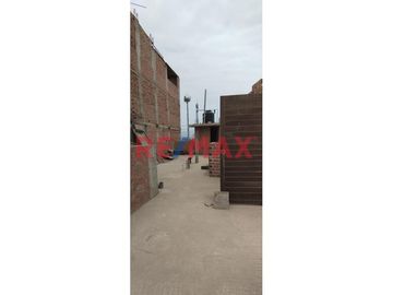 Casa en Venta en Condominio cerrado en plena Vía de evitamiento ,frente al Colegio de Ingenieros del Perú.
El Condominio cuenta con guardianía perman