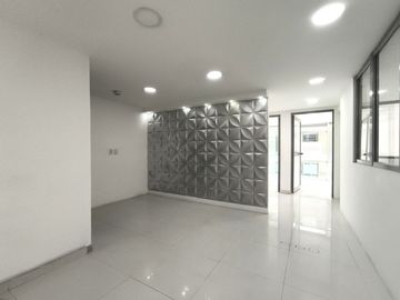 oficina en arriendo en antiguo country. Cod A8431401