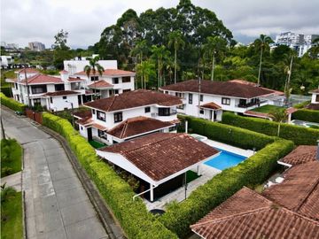Chalet para uso residencial o vacacional en venta, via Montenegro