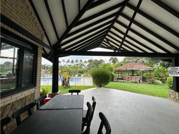Chalet para uso residencial o vacacional en venta, via Montenegro