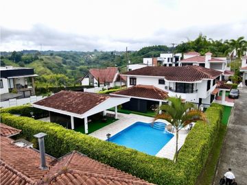 Chalet para uso residencial o vacacional en venta, via Montenegro