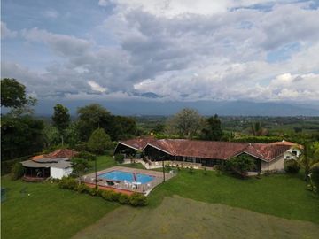 Chalet para uso residencial o vacacional en venta, via Montenegro