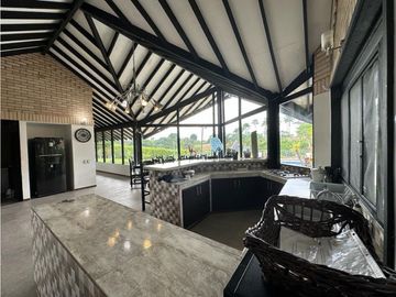 Chalet para uso residencial o vacacional en venta, via Montenegro