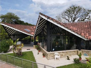 Chalet para uso residencial o vacacional en venta, via Montenegro