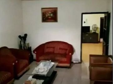 Dijual Rumah SHM Lokasi di Jambangan, Surabaya