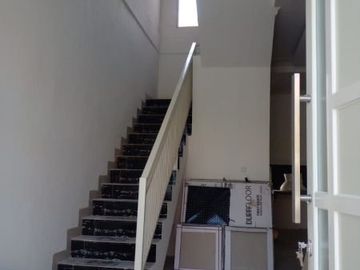 Rumah Baru Minimalist 2 Lantai Rungkut Asri