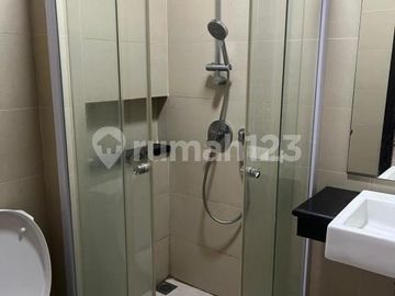 Disewakan Rumah 2Lt Pik2 Uk 8X15 Semi Furnish Ac & Kitchen Set