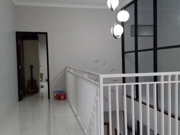 rumah di jati mekar bekasi full furnish dkt ke jalan raya & Tol jati Warna di Kodau Jati mekar