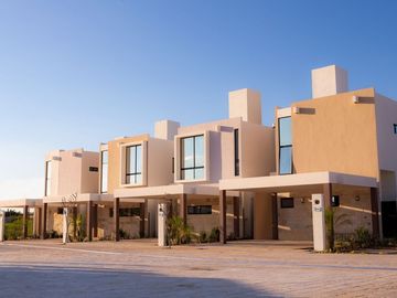 Casa en venta al norte de Mérida en privada con amenidades
