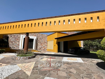Exclusiva Residencia en Venta en Fracc. Campestre La Joya, Atlixco