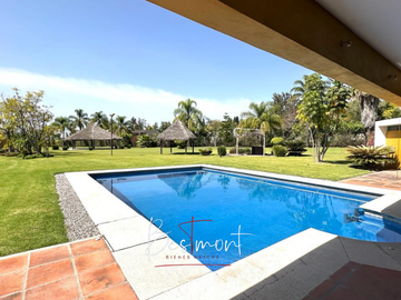 Exclusiva Residencia en Venta en Fracc. Campestre La Joya, Atlixco