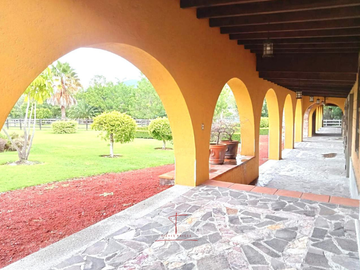 Exclusiva Residencia en Venta en Fracc. Campestre La Joya, Atlixco