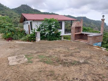 Puerto Lopez - Casa Vista: Se Vende Casa en Zona Rural y Cerca del Mar en Puerto Lopez
