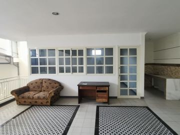 Ruko Disewakan 1,5 Lantai Lokasi di Jl. Barata Jaya, Gubeng Surabaya