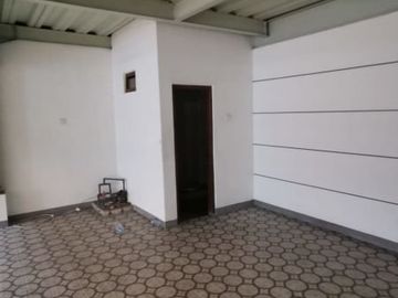 Ruko Disewakan 1,5 Lantai Lokasi di Jl. Barata Jaya, Gubeng Surabaya